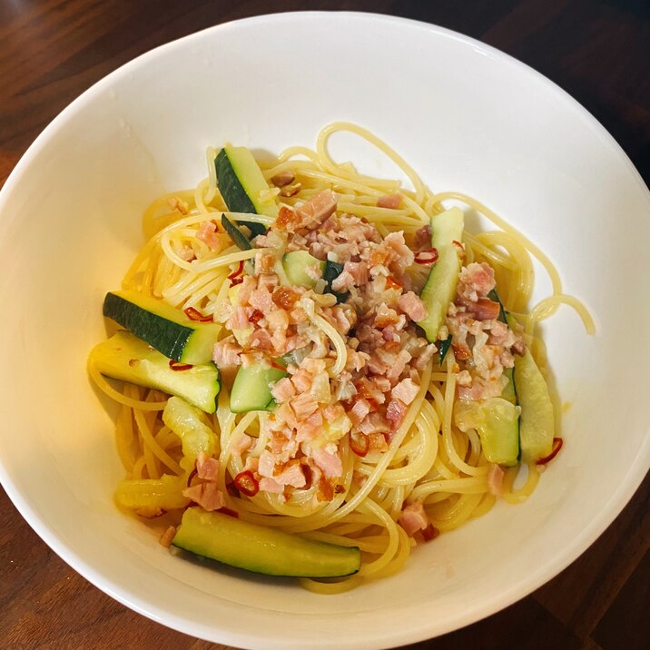 ズッキーニとベーコンのパスタ
